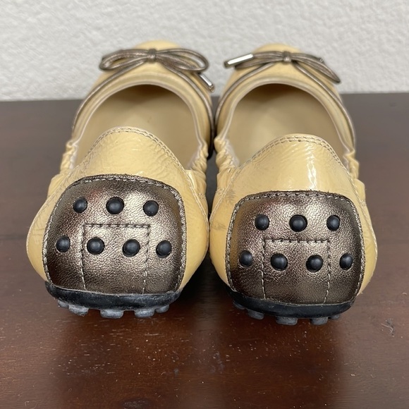 Tods Ballet Flats Driving Loafers Beige Nude Patent Leather Bow Toe Sz 36 - Picture 3 of 12